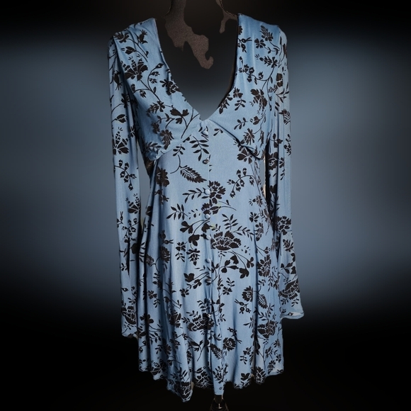 Cute Coquette Dress in Teal /Black Floral. Size Small, Flair Sleeves by Miami - Picture 3 of 11